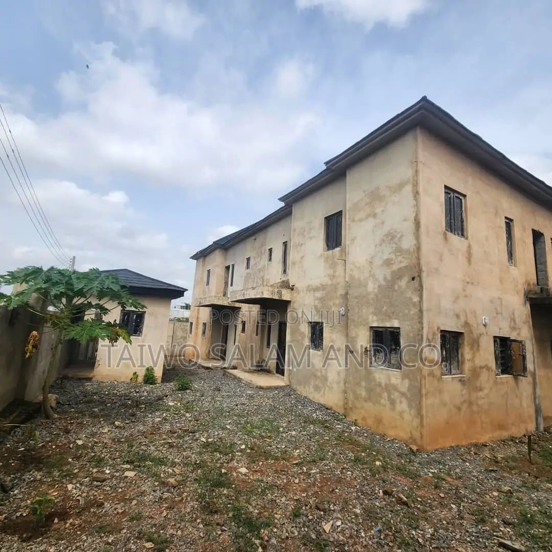 4bdrm Duplex in Oluyole Estate for sale in Oluyole Estate