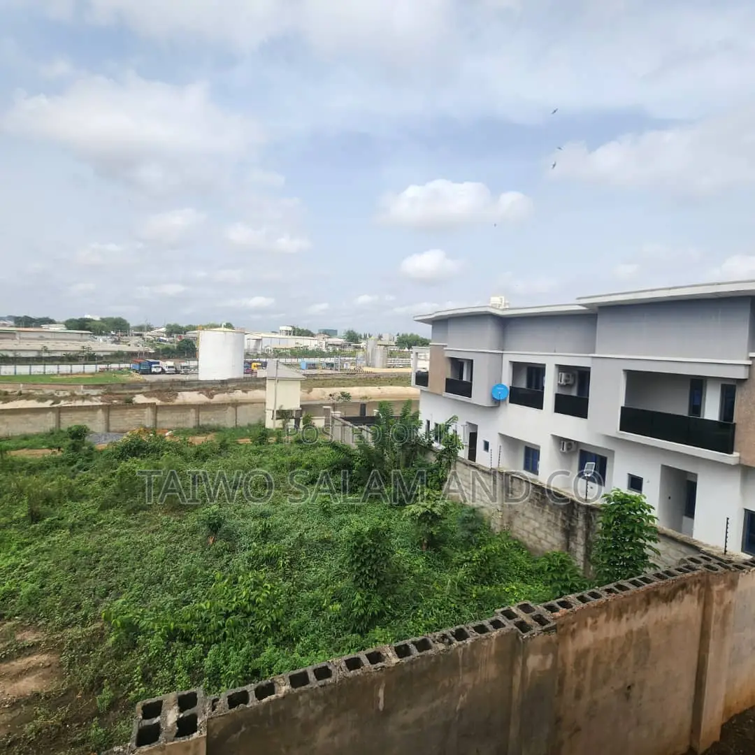 4bdrm Duplex in Oluyole Estate for sale in Oluyole Estate