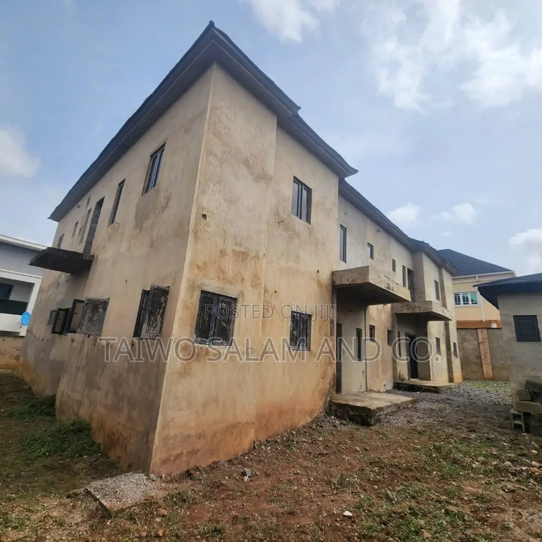 4bdrm Duplex in Oluyole Estate for sale in Oluyole Estate