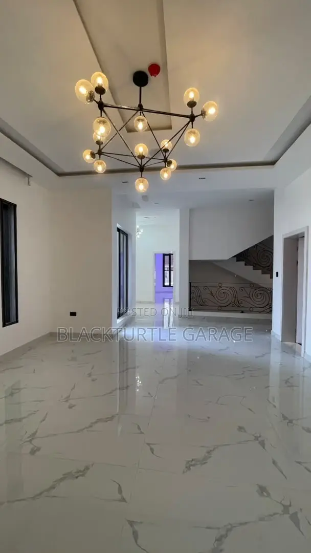 7bdrm Bungalow in Lekki for sale in Lekki