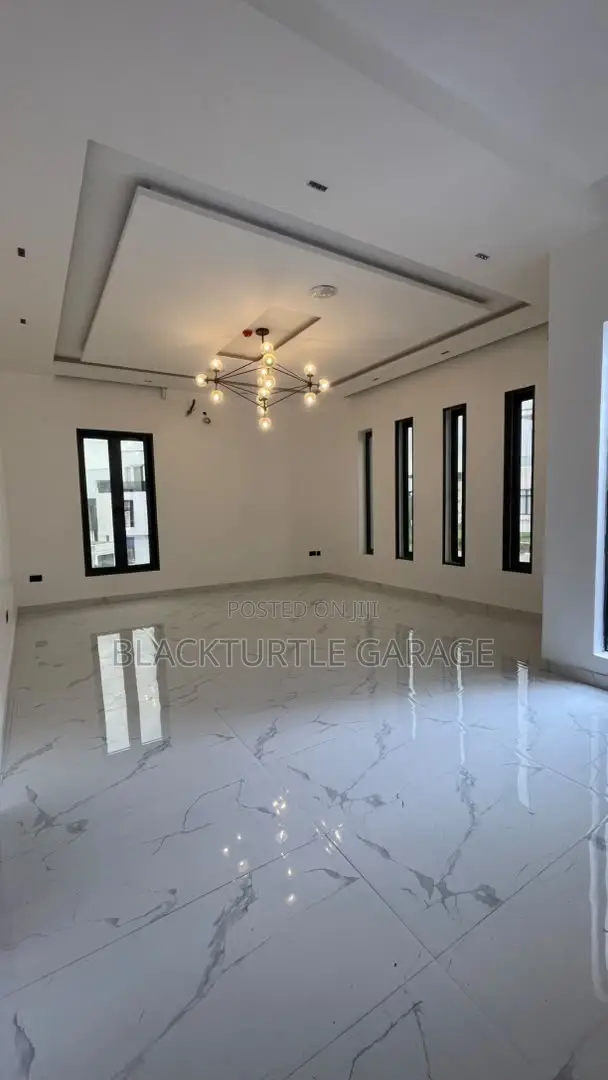 7bdrm Bungalow in Lekki for sale in Lekki