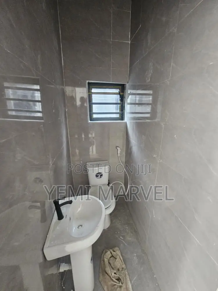 2bdrm Block of Flats in Adeoje Estate, Akala for rent in Akala Express