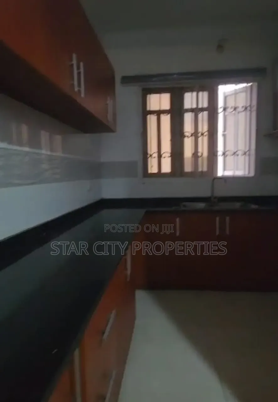 4bdrm Maisonette in Yaba Lagos, Alagomeji for rent in Alagomeji
