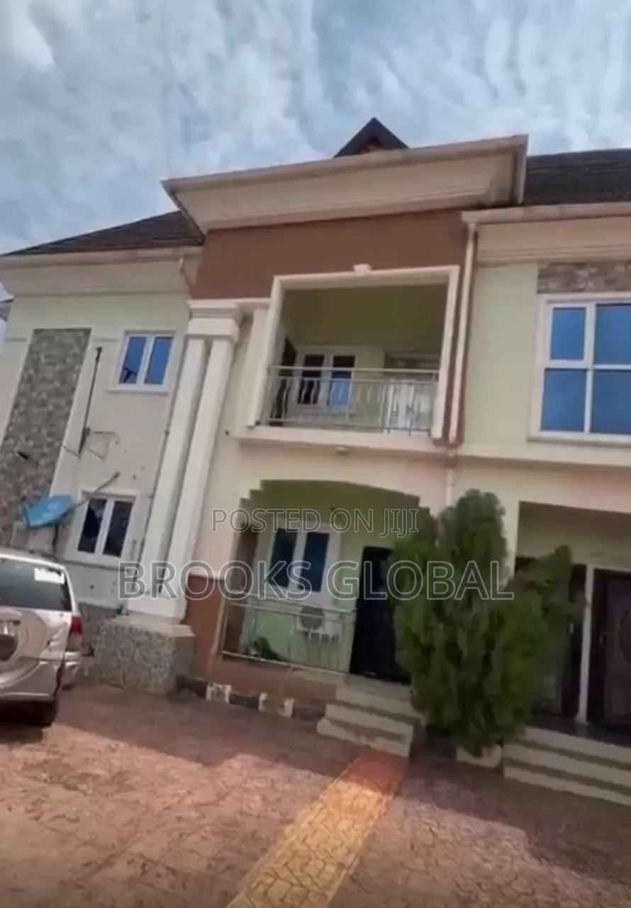 3bdrm Block of Flats in Benin City for sale in Benin City
