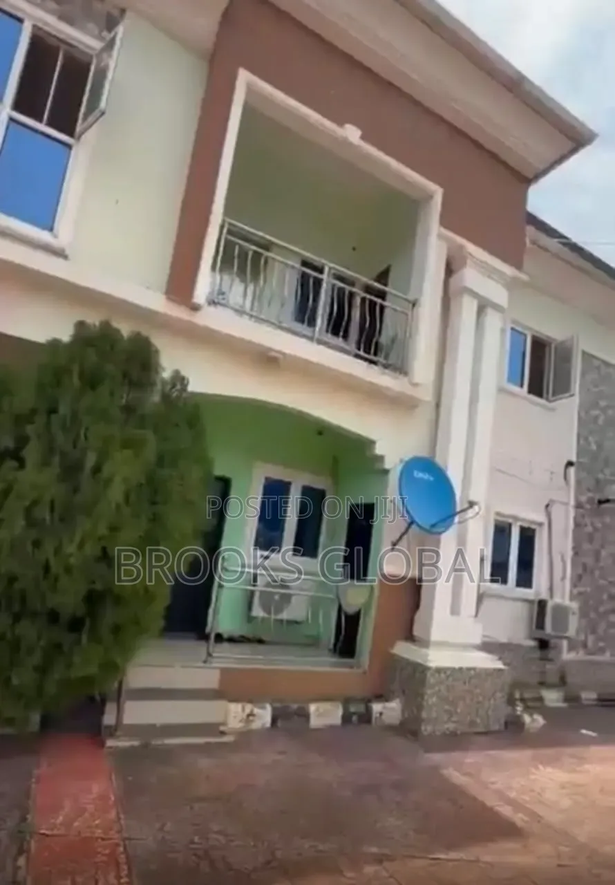 3bdrm Block of Flats in Benin City for sale in Benin City