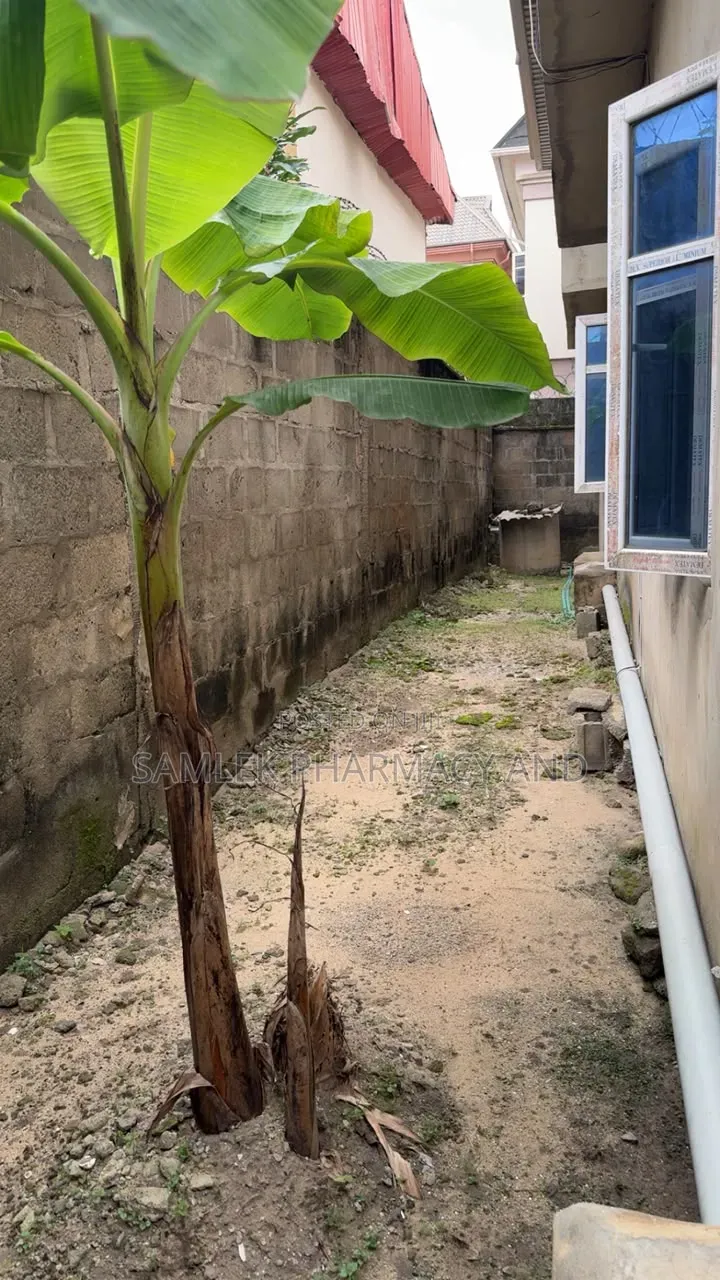 6bdrm Mansion in Oteyi Garden Estate, Satellite Town for sale in Satellite Town