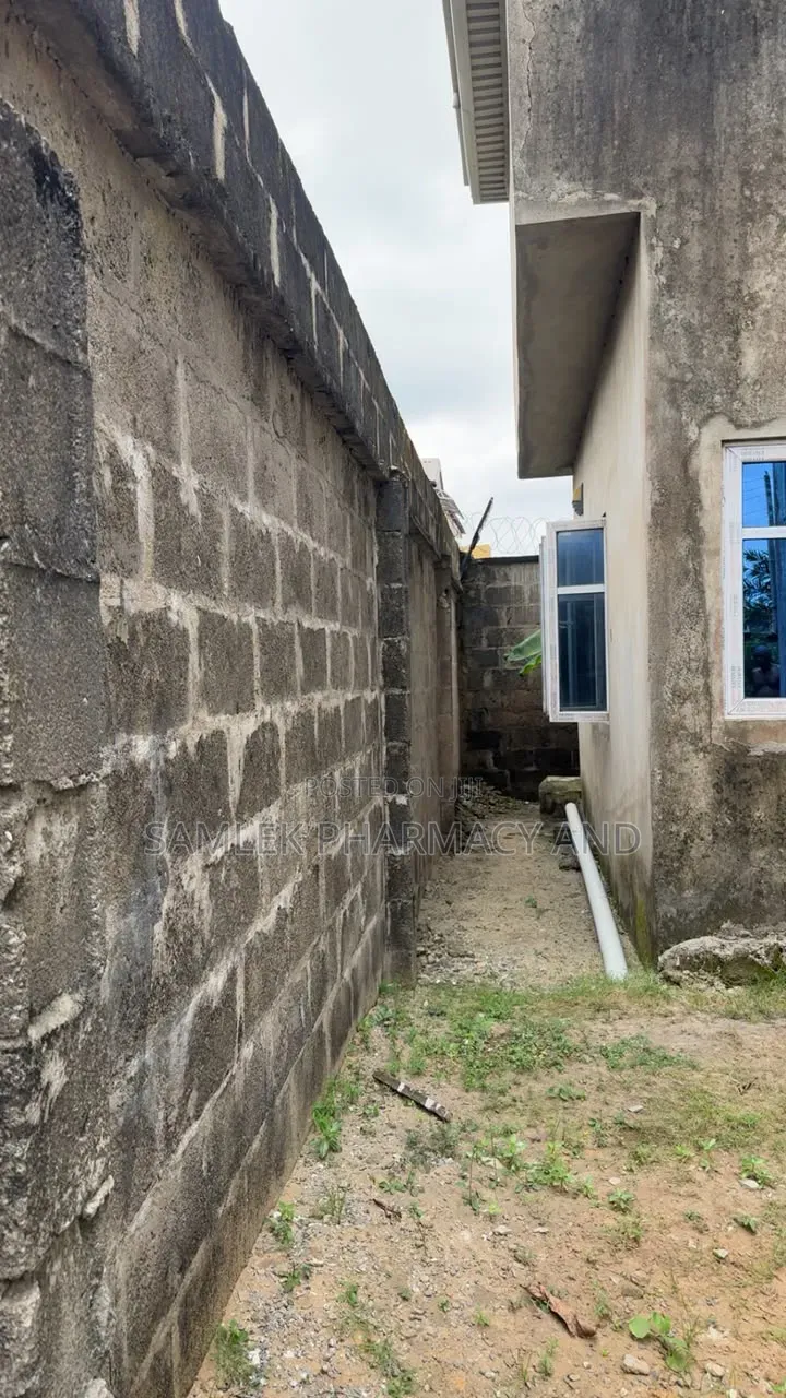 6bdrm Mansion in Oteyi Garden Estate, Satellite Town for sale in Satellite Town