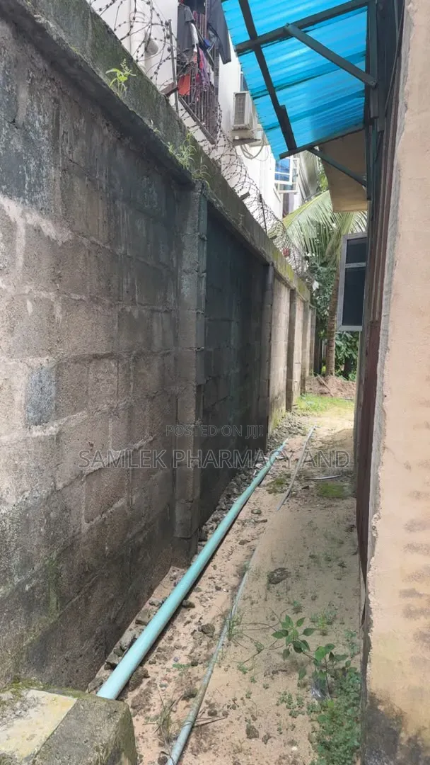 6bdrm Mansion in Oteyi Garden Estate, Satellite Town for sale in Satellite Town