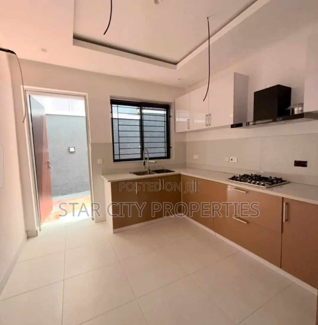 4bdrm Duplex in Ikeja Lagos, Adeniyi Jones for rent in Adeniyi Jones