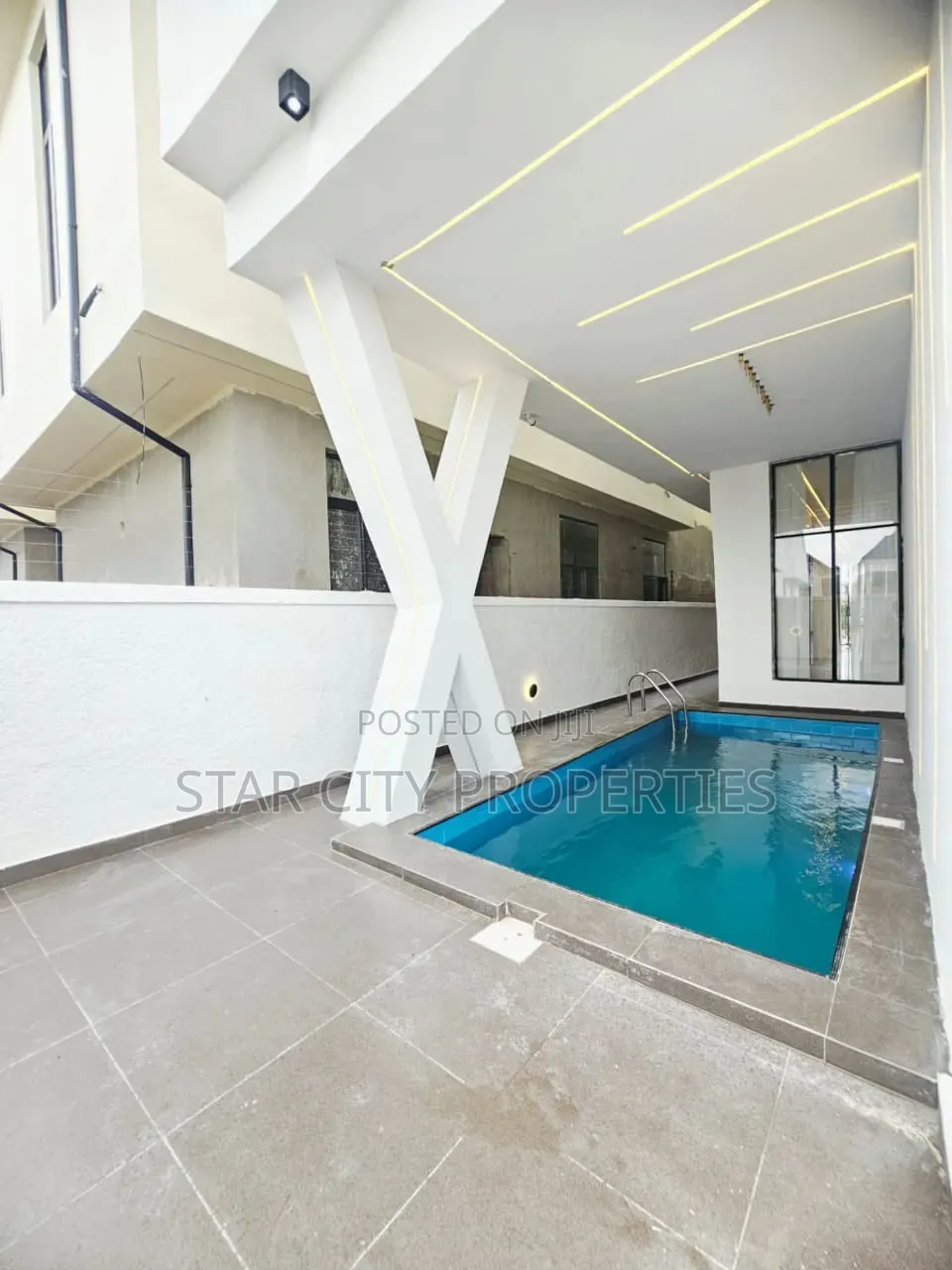 5bdrm Duplex in Chevron Lekki for sale in Chevron