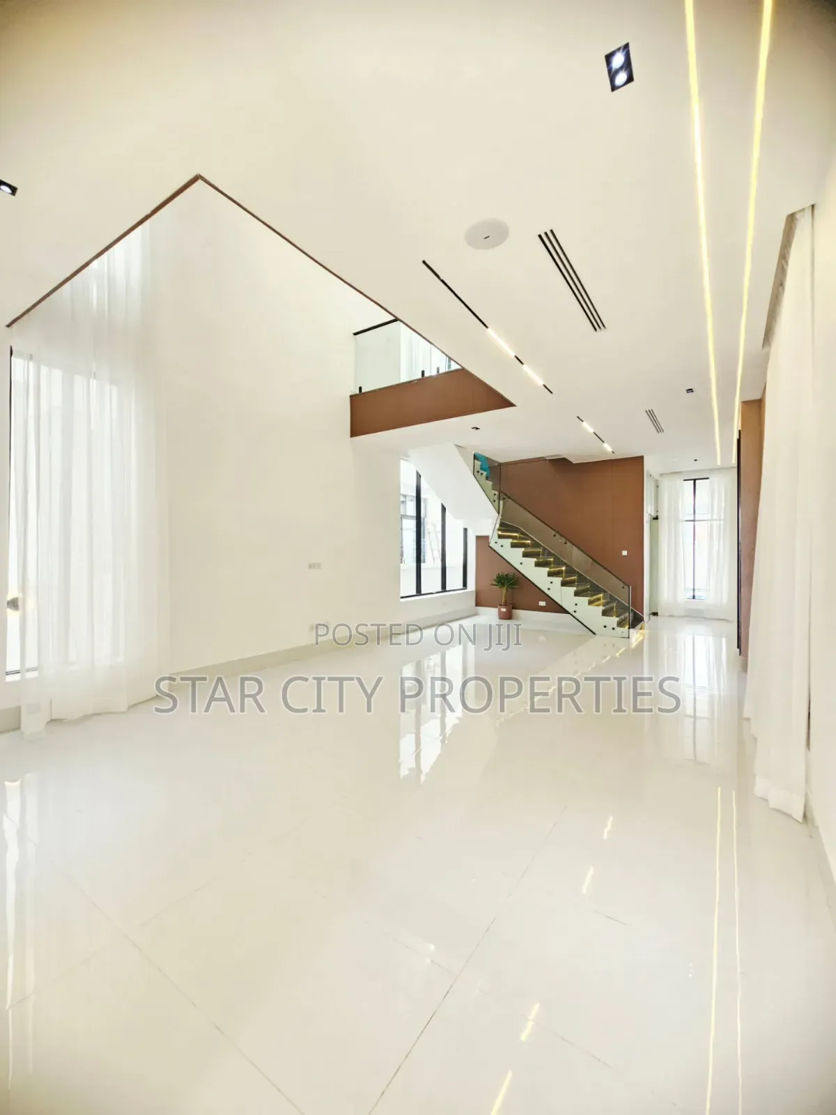 5bdrm Duplex in Chevron Lekki for sale in Chevron