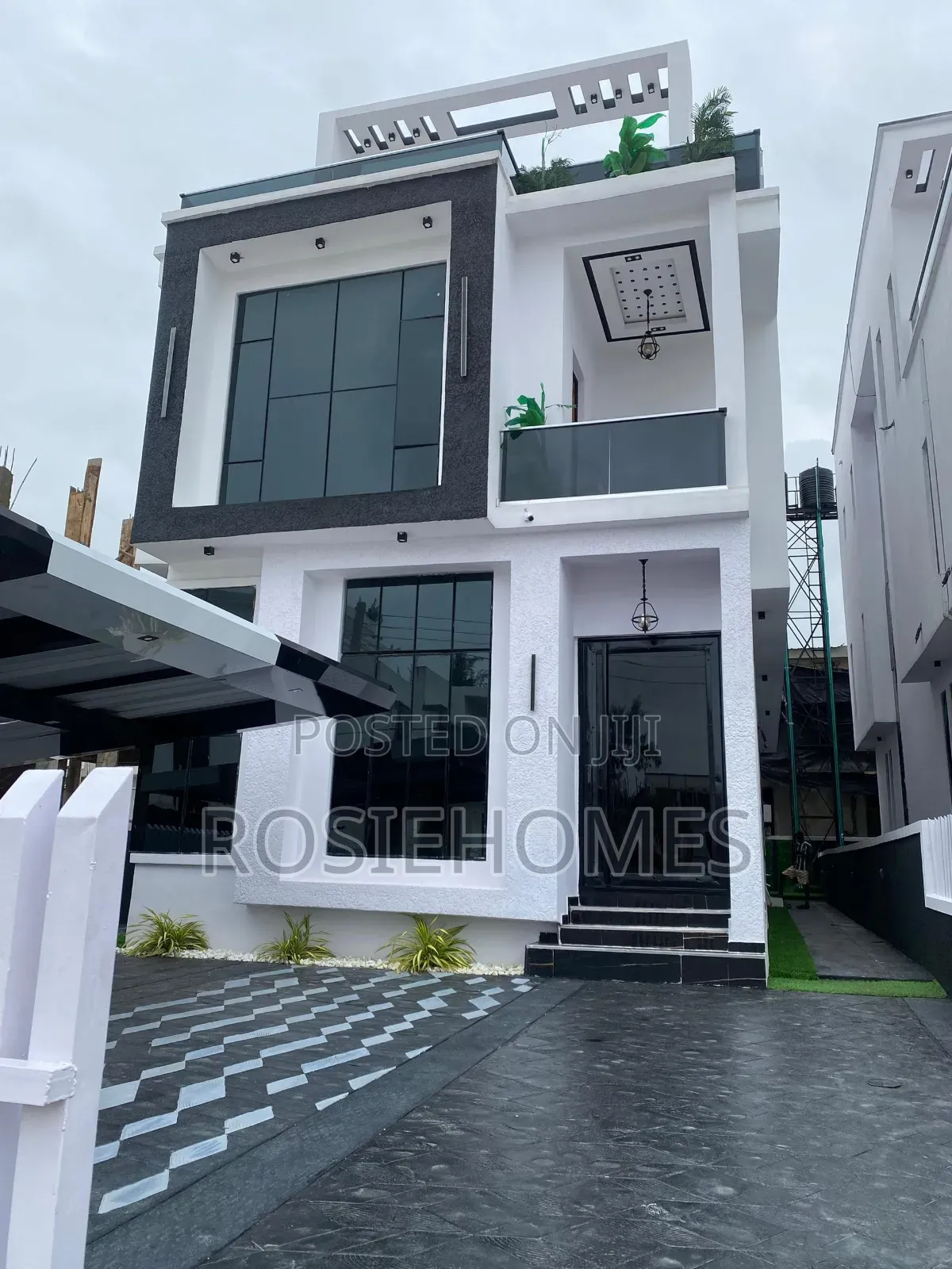 5bdrm Duplex in Ikota for sale in Ikota