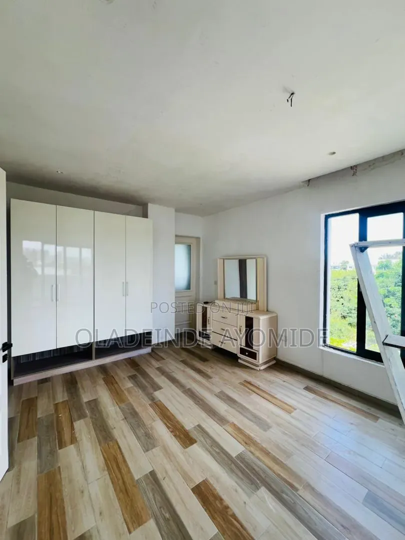 5bdrm Duplex in Banana Island for sale in Banana Island