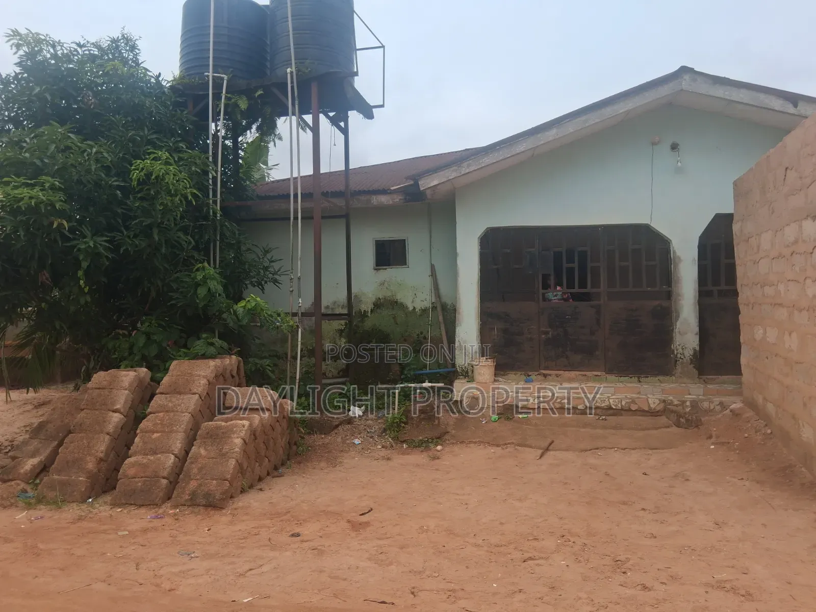 5bdrm Bungalow in Daylight Property, Benin City for sale in Benin City