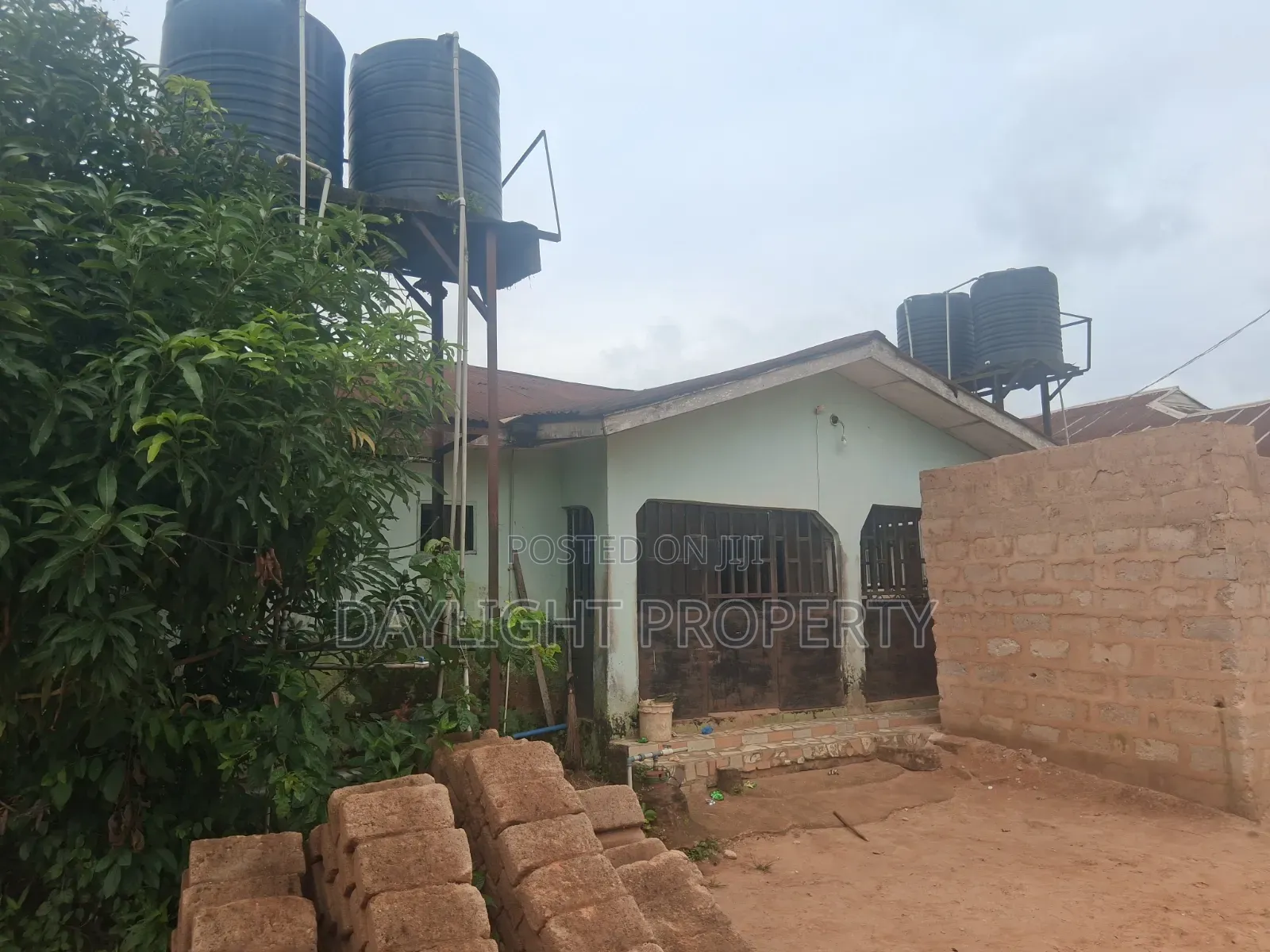 5bdrm Bungalow in Daylight Property, Benin City for sale in Benin City