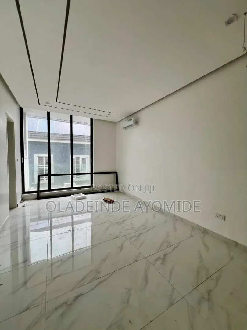 2bdrm Apartment in Lekki Phase1 for sale in Lekki Phase 1