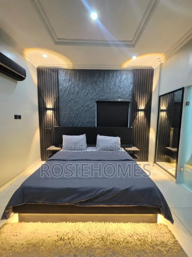 Dark Themed Luxe One Bedroom Apartment With Pool. in Lekki Phase 1