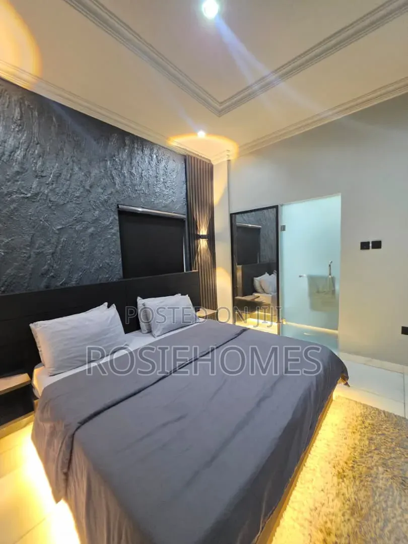 Dark Themed Luxe One Bedroom Apartment With Pool. in Lekki Phase 1