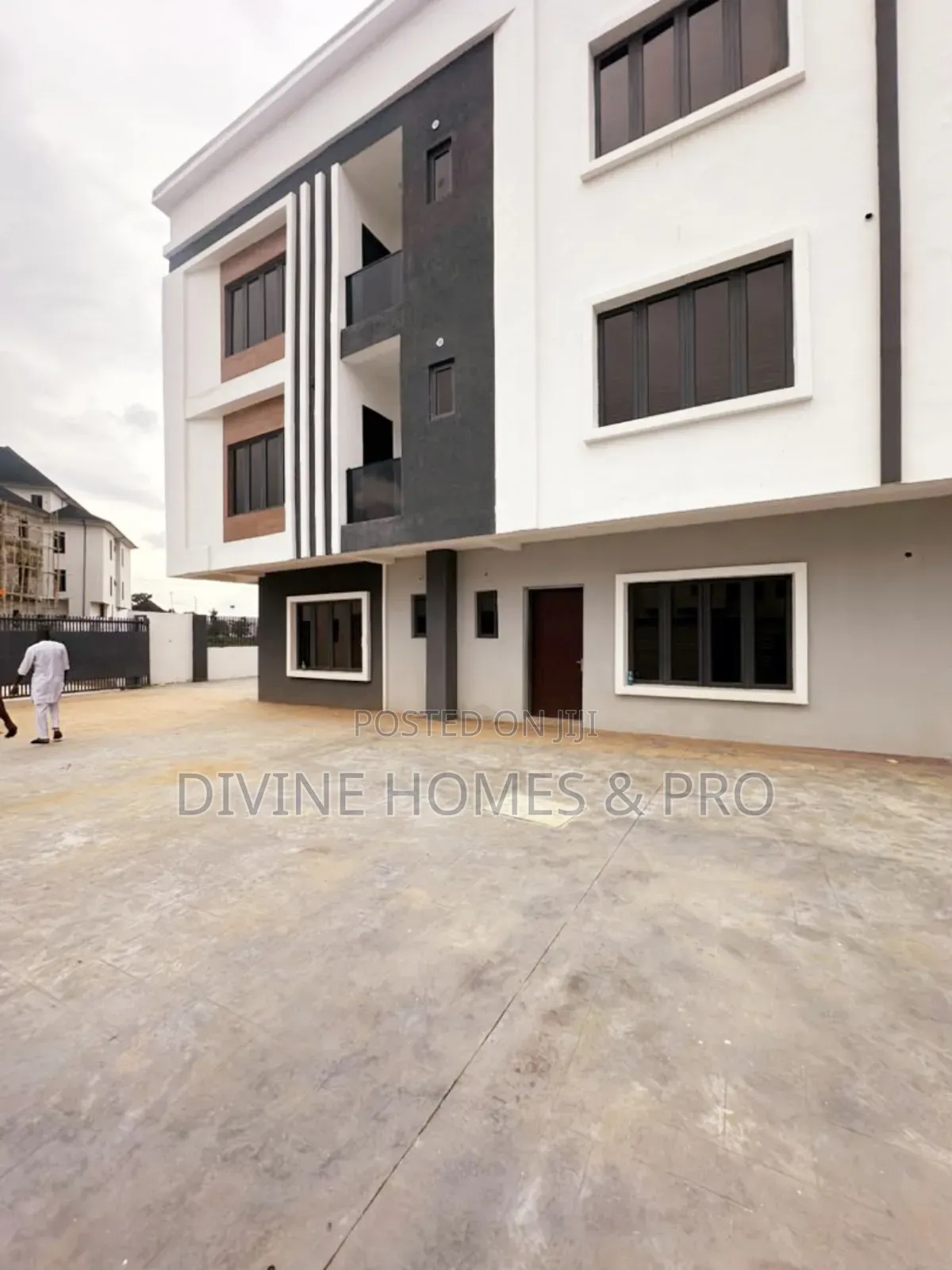 3bdrm Block of Flats in Wuye for rent in Wuye