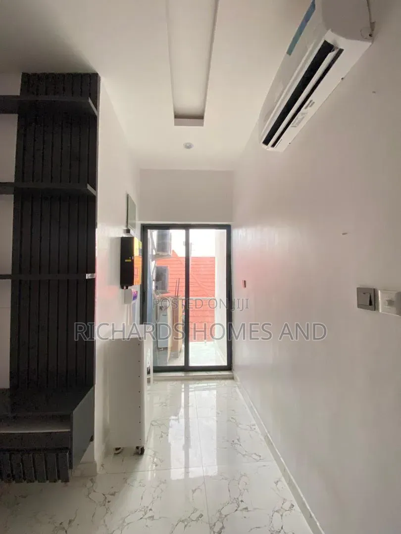 2bdrm Apartment in Chevron for sale in Chevron