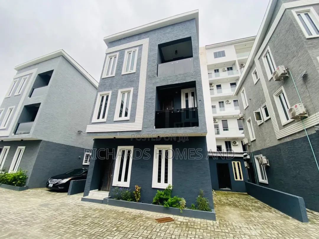 4bdrm Duplex in Lekki Phase 1 for sale in Lekki Phase 1