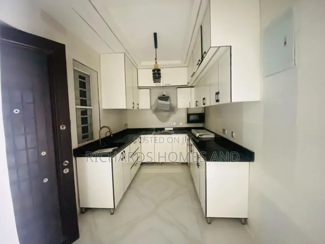 4bdrm Duplex in Lekki Phase 1 for sale in Lekki Phase 1