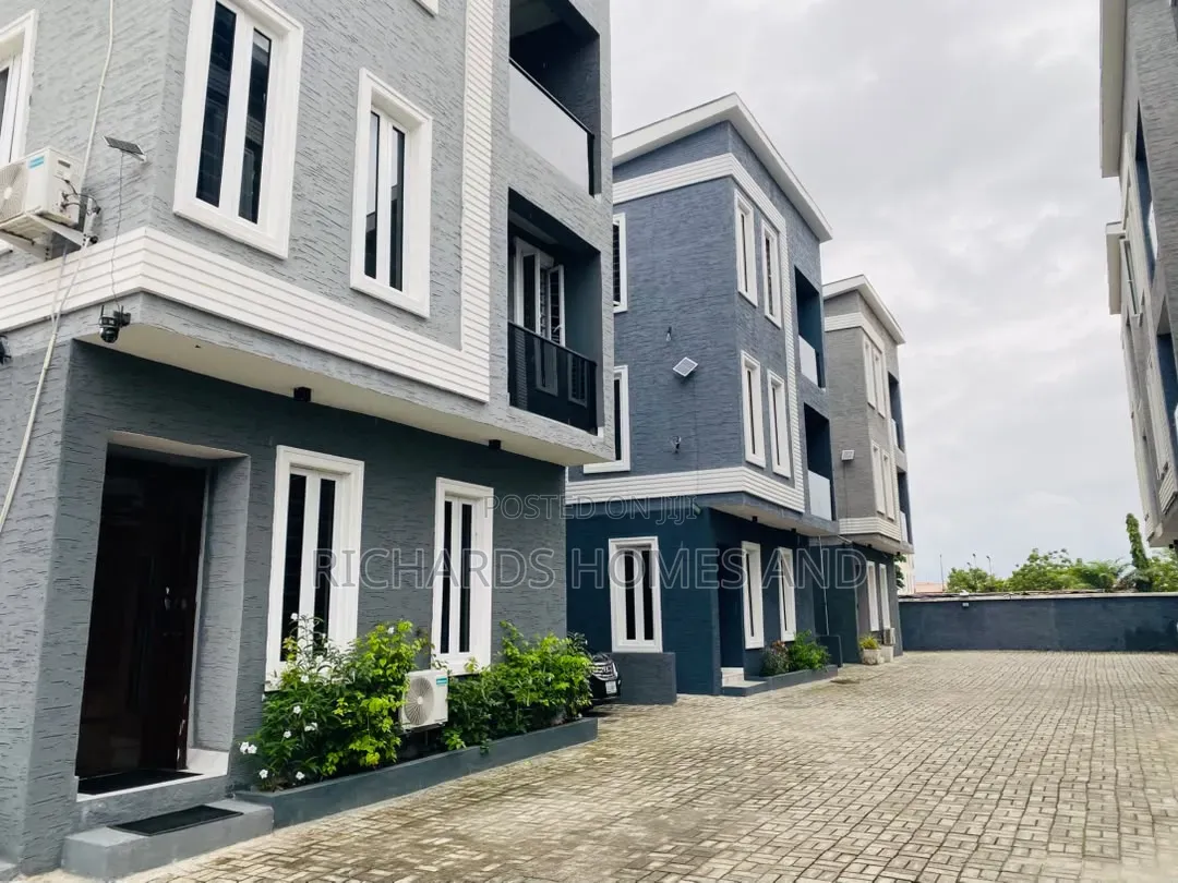 4bdrm Duplex in Lekki Phase 1 for sale in Lekki Phase 1