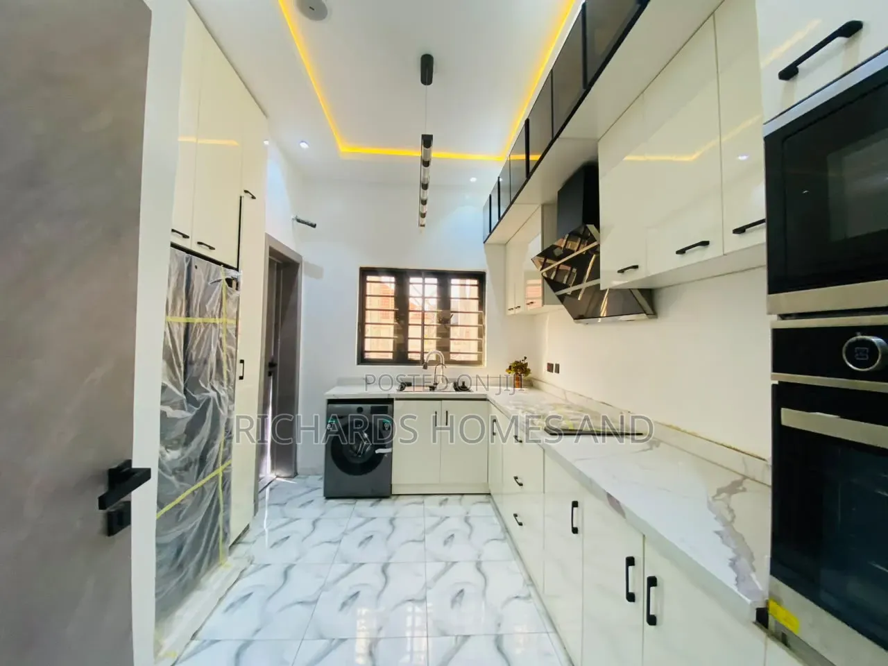 4bdrm Duplex in Lekki Phase 1 for sale in Lekki Phase 1