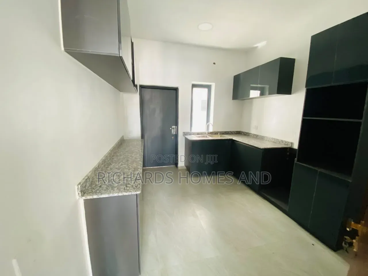 4bdrm Duplex in Lekki Phase 1 for sale in Lekki Phase 1