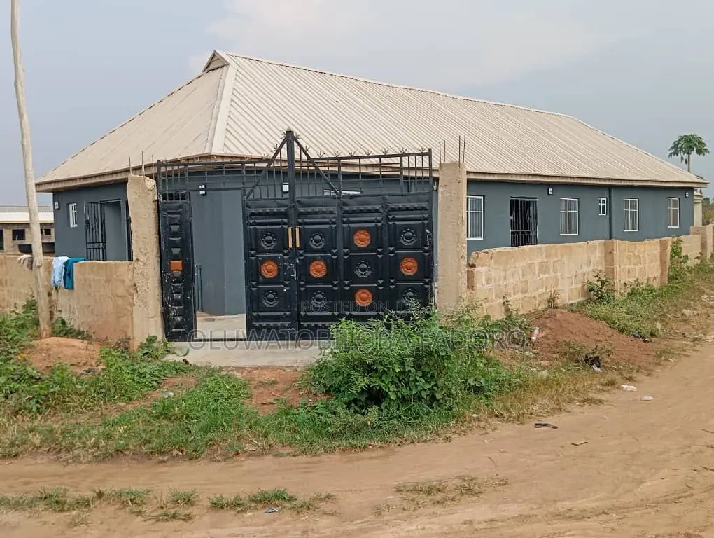 6bdrm Bungalow in Alamuku Area, Ifo for sale in Ifo