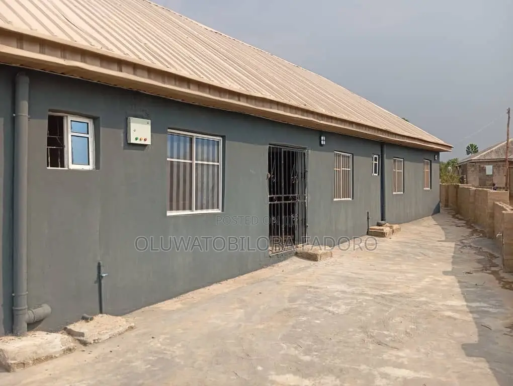 6bdrm Bungalow in Alamuku Area, Ifo for sale in Ifo