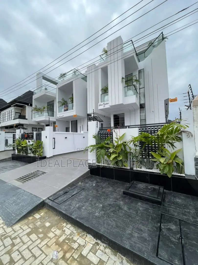 5bdrm Duplex in Ikota for sale in Ikota