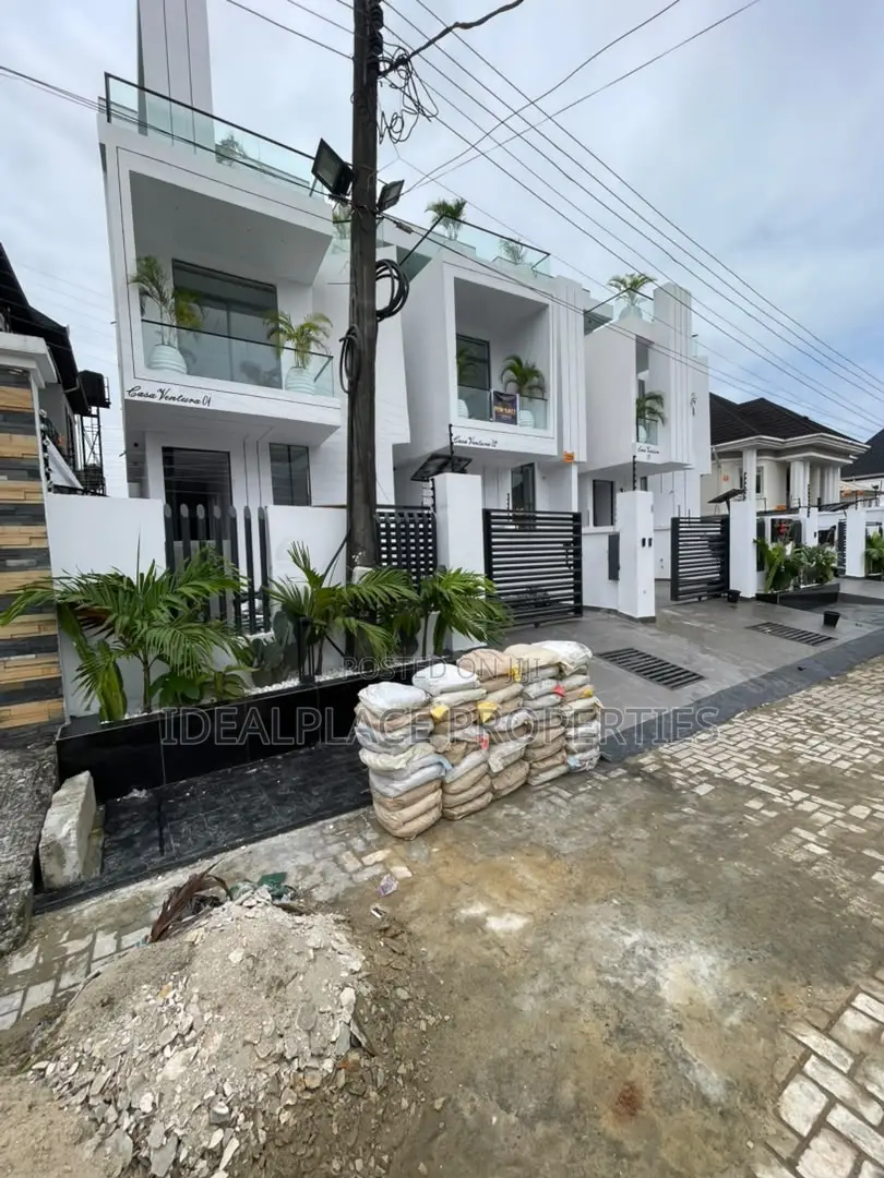 5bdrm Duplex in Ikota for sale in Ikota