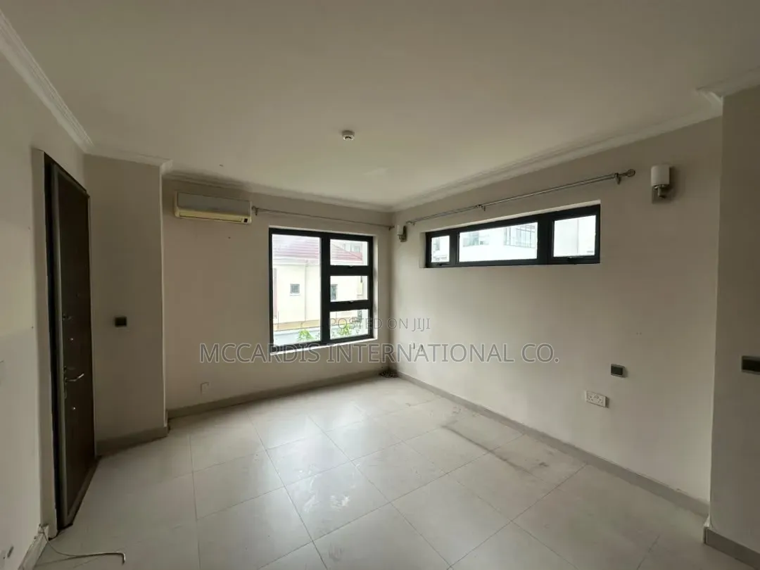 4bdrm Townhouse / Terrace in Mekunwen Road Old, Bourdillon for rent in Bourdillon