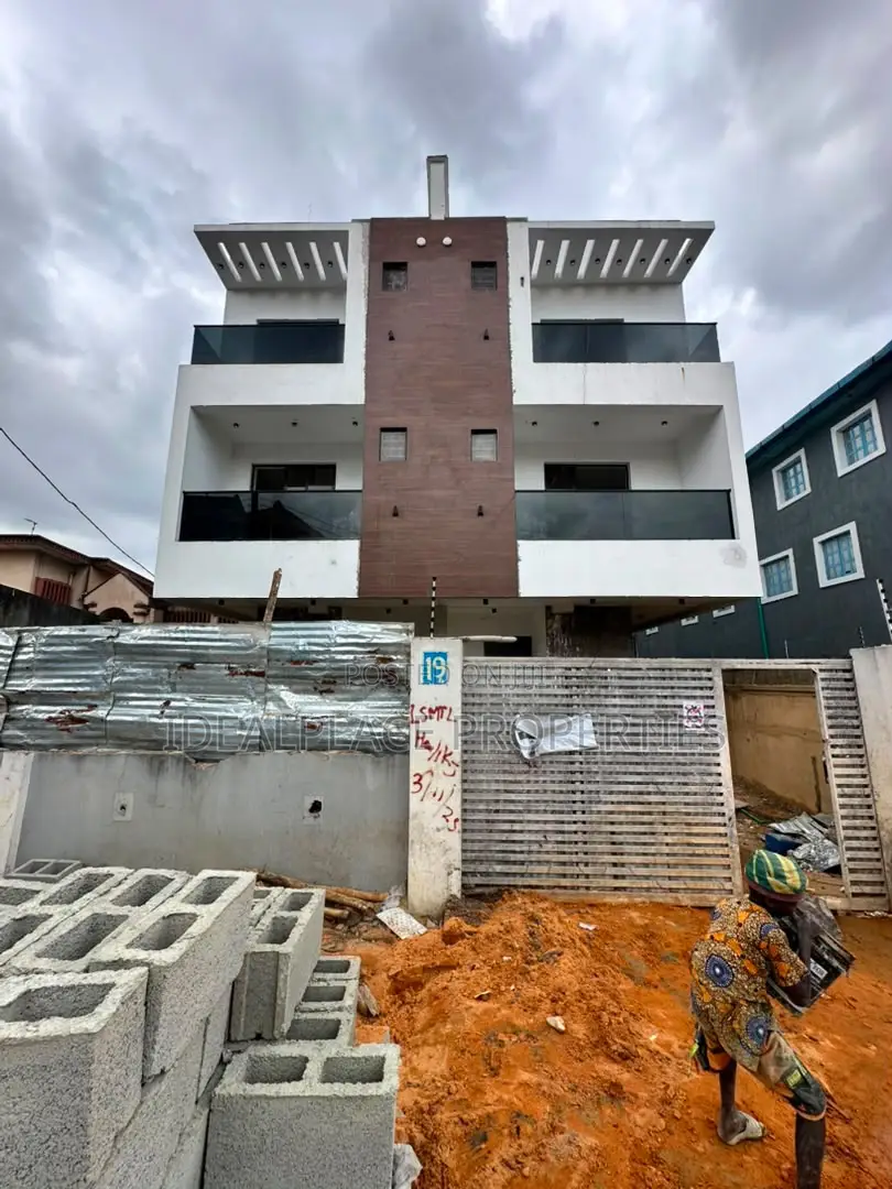 4bdrm Duplex in Adeniyi Jones for sale in Adeniyi Jones