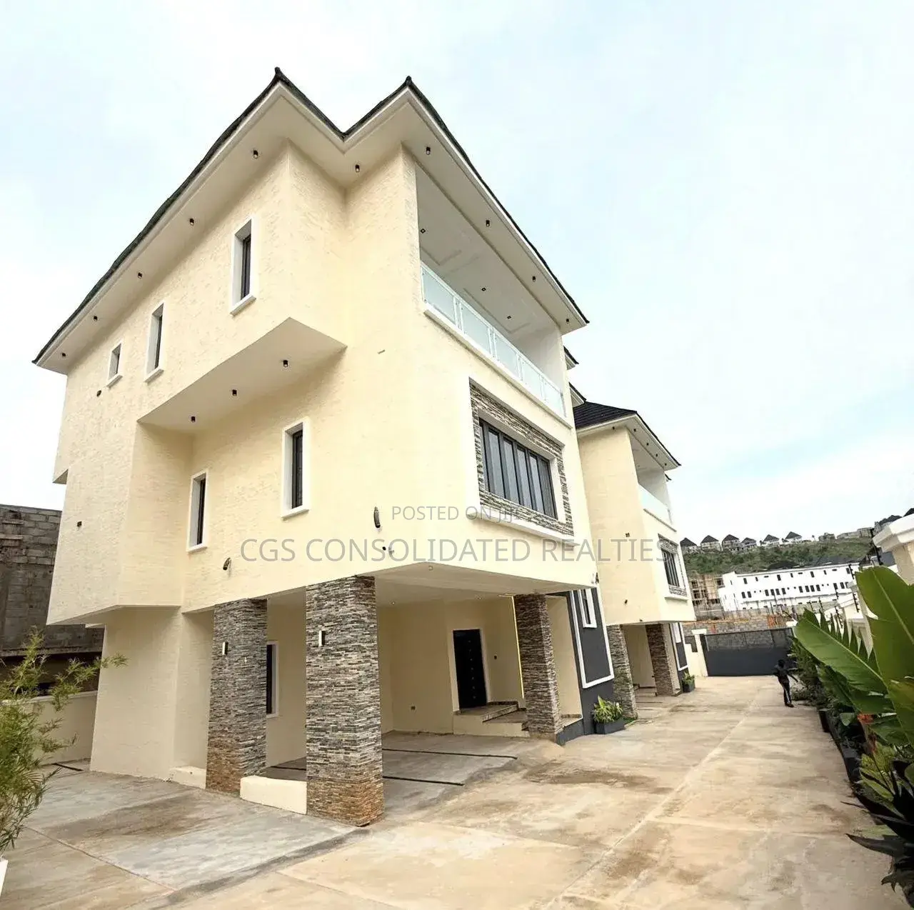4bdrm Duplex in Apo Resettlement for sale in Apo Resettlement