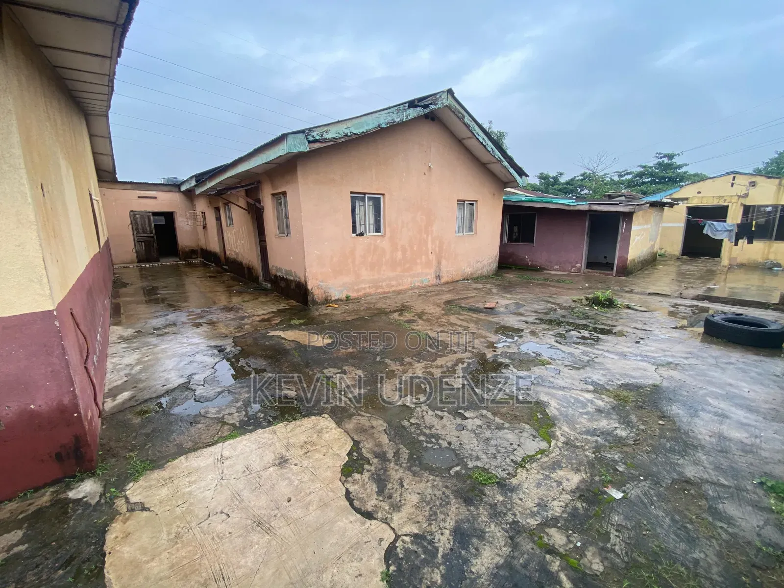 Blocks of Offices at Sabo Road Ikorodu in Ikorodu Garage