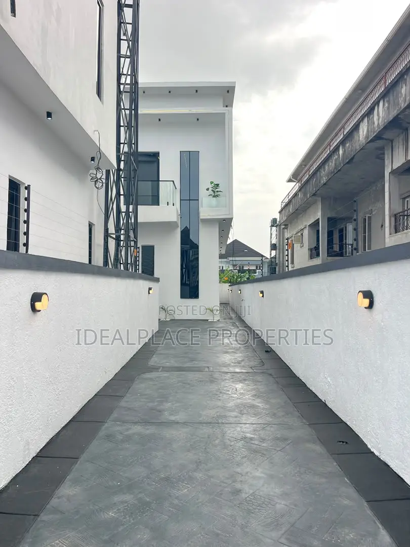 4bdrm Duplex in Sangotedo for sale in Sangotedo