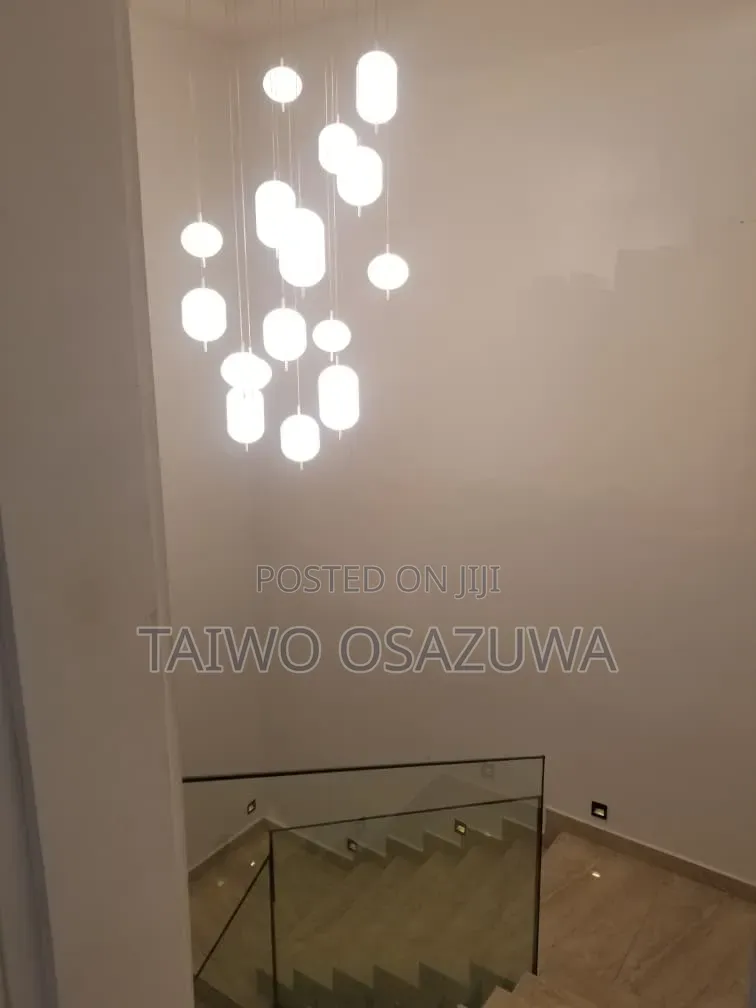 4bdrm Duplex in Adeola Odeku Road. for rent in Adeola Odeku