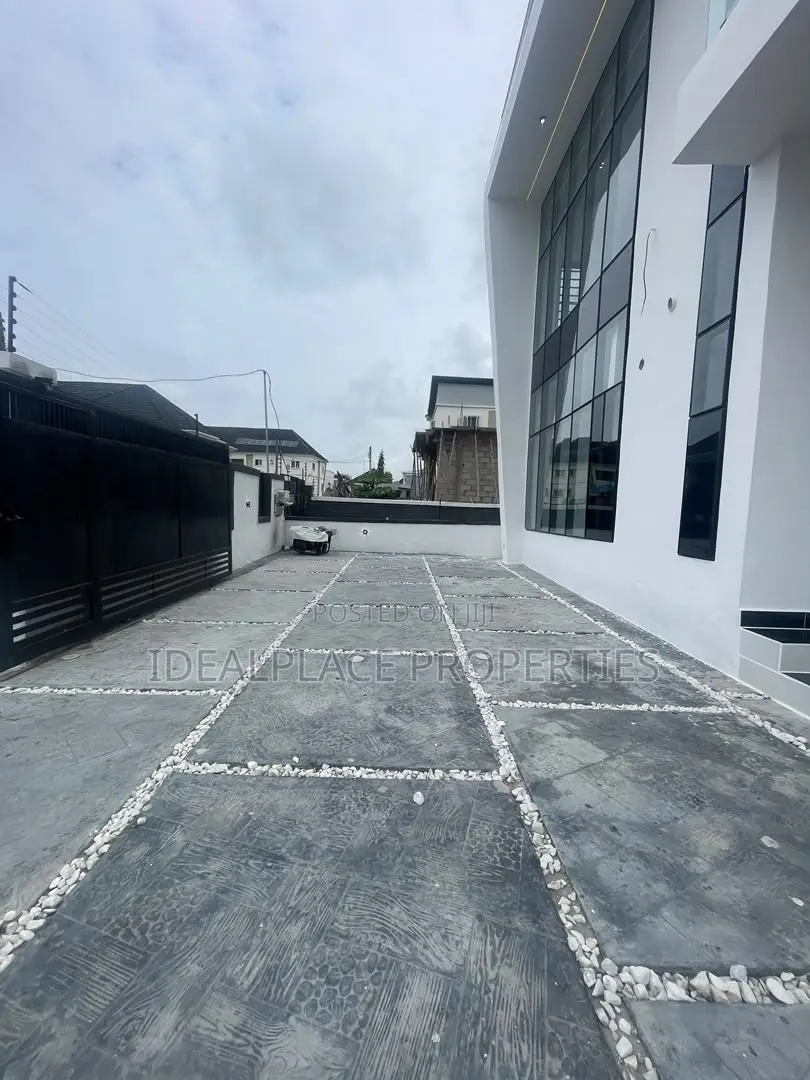 4bdrm Duplex in Sangotedo for sale in Sangotedo