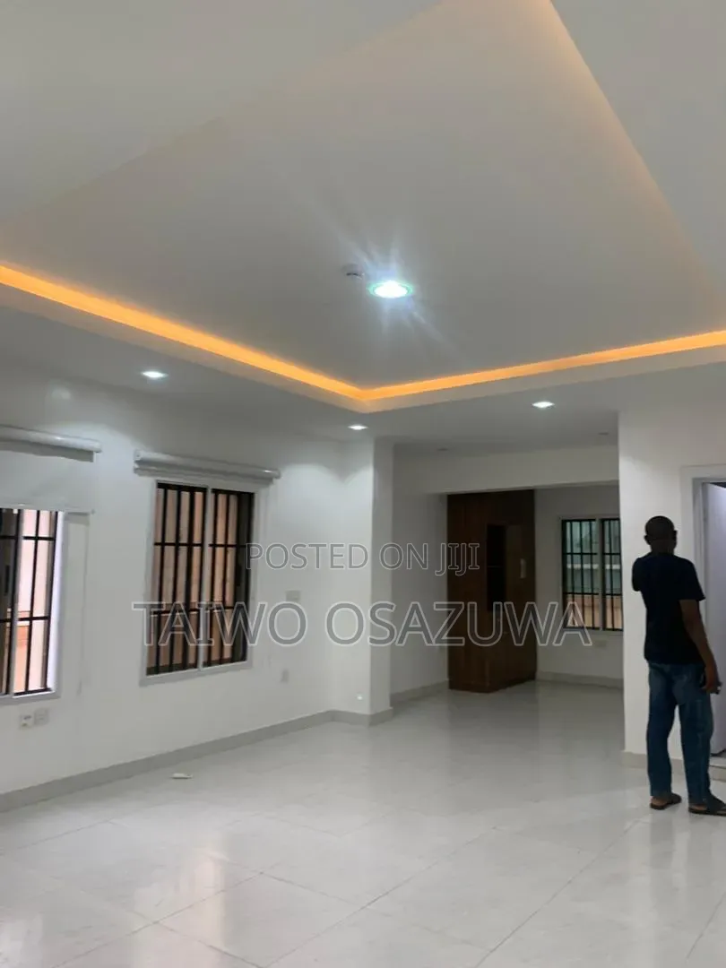 2bdrm Apartment in Ahmadi Bello Way for rent in Ahmadu Bello Way