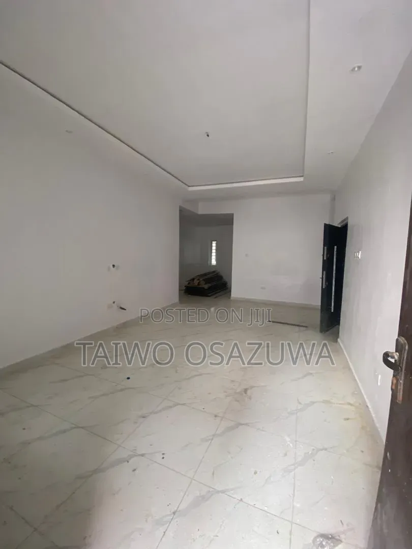 3bdrm Apartment in Back Of Enyo Filling, Ikate for rent in Ikate