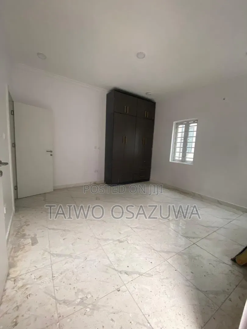 3bdrm Apartment in Back Of Enyo Filling, Ikate for rent in Ikate