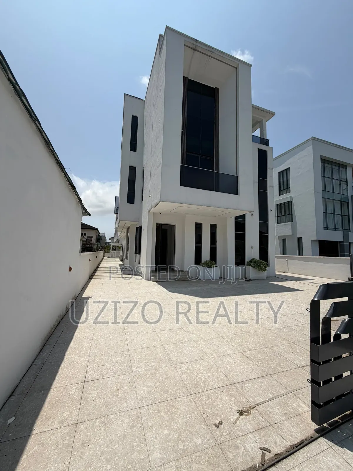 5bdrm Duplex in Osapa for sale in Osapa london