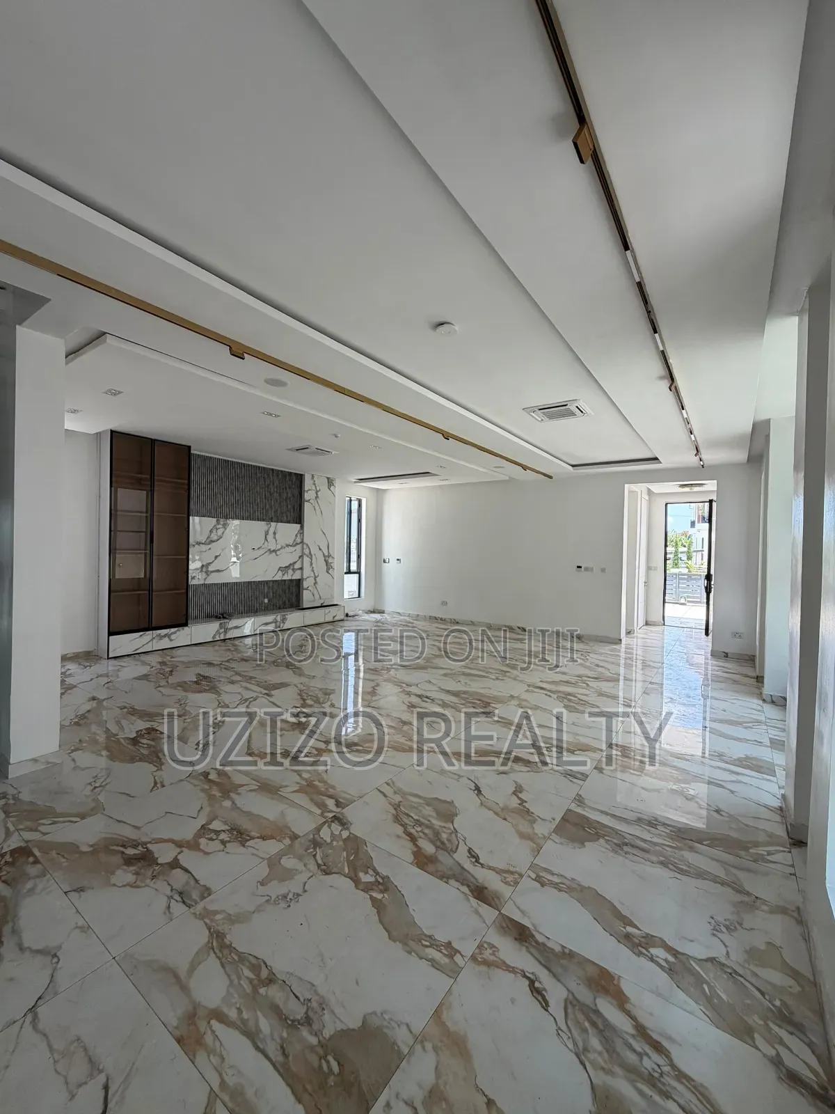 5bdrm Duplex in Osapa for sale in Osapa london