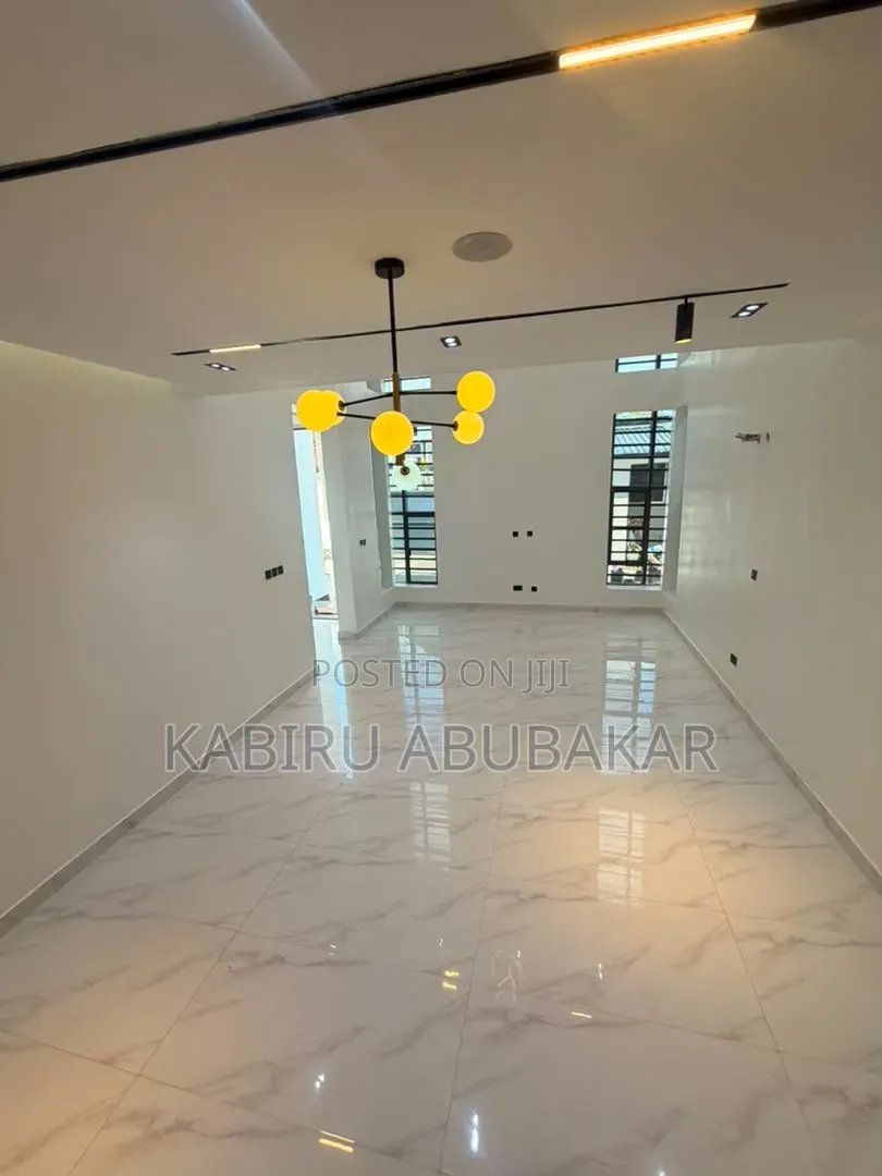 6bdrm Duplex in Apo Resettlement for sale in Apo Resettlement