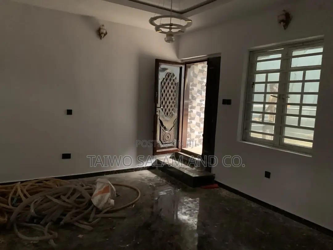 2bdrm Block of Flats in Lagelu for rent in Lagelu