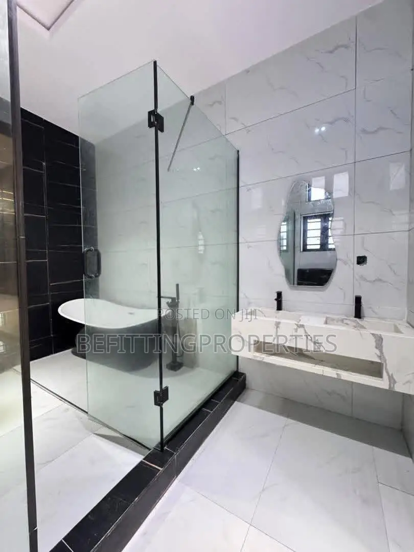 5bdrm Duplex in Lekki for sale in Lekki