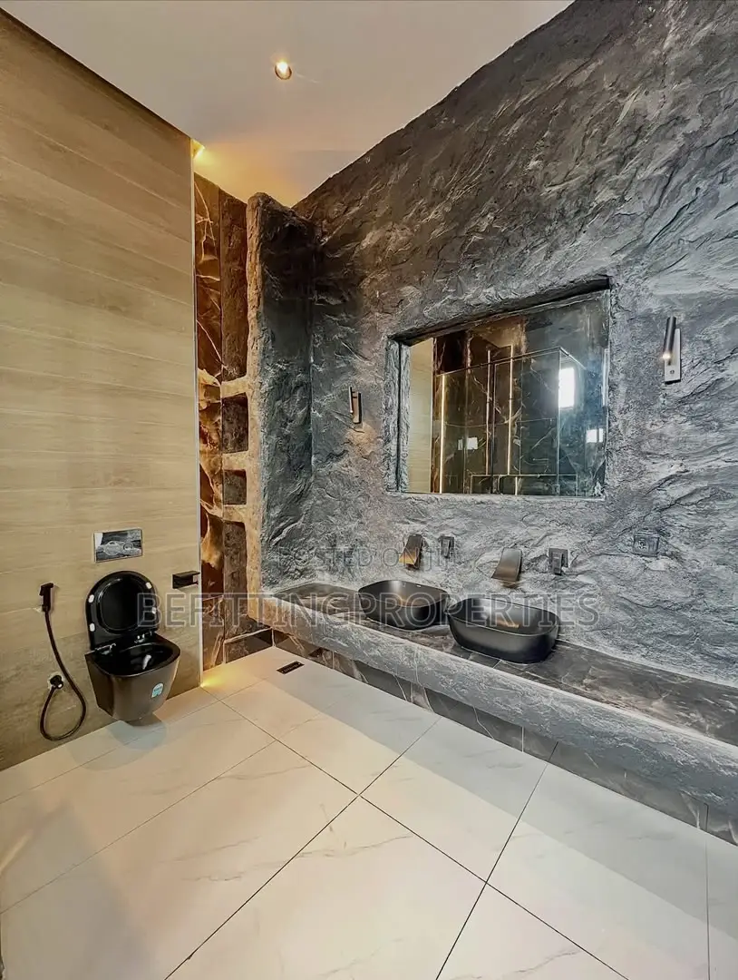5bdrm Duplex in Lekki for sale in Lekki
