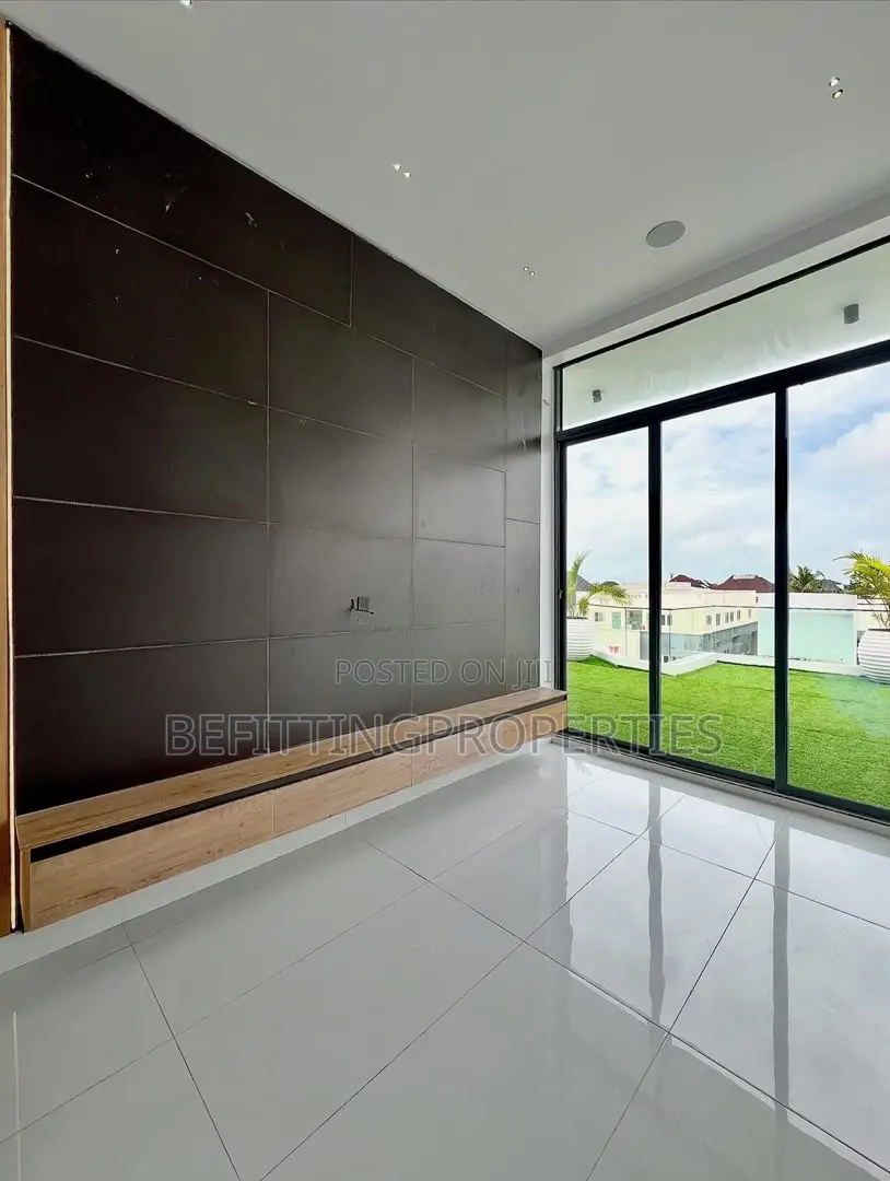 5bdrm Duplex in Lekki for sale in Lekki
